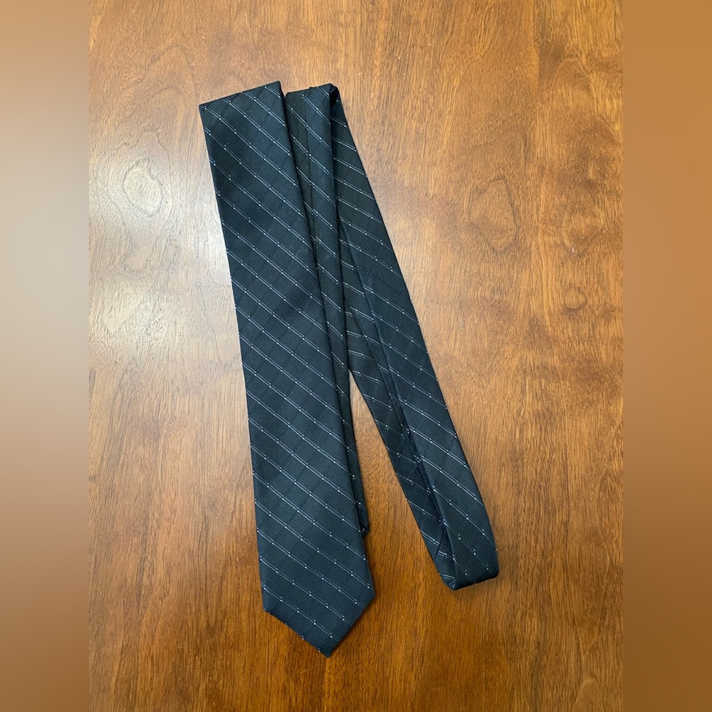 Calvin Klein Slim 100% Silk Tie‎